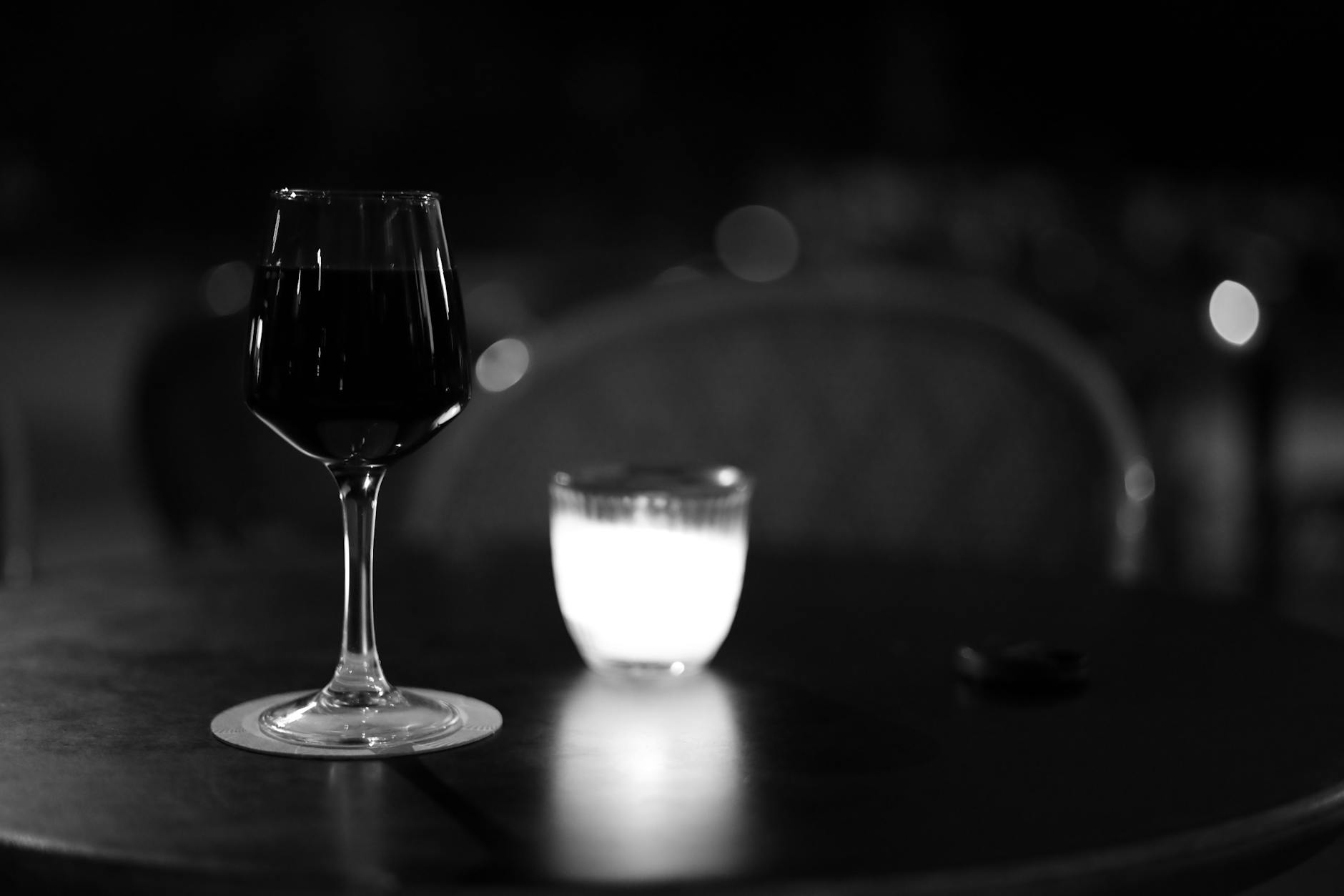 Álcool e Sono: Por Que a Cerveja da Noite Destrói Sua Memória
