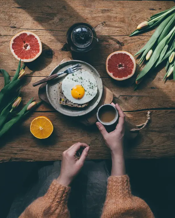 Pular o Café da Manhã Prejudica a Memória? O Que Diz a Ciência