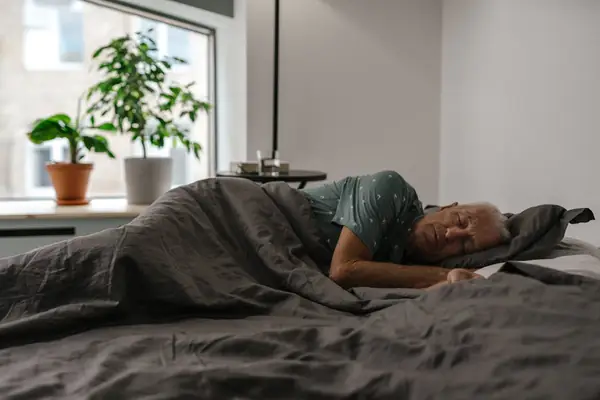 Sono Reparador e Memória: 5 Hábitos Noturnos Que Protegem o Cérebro